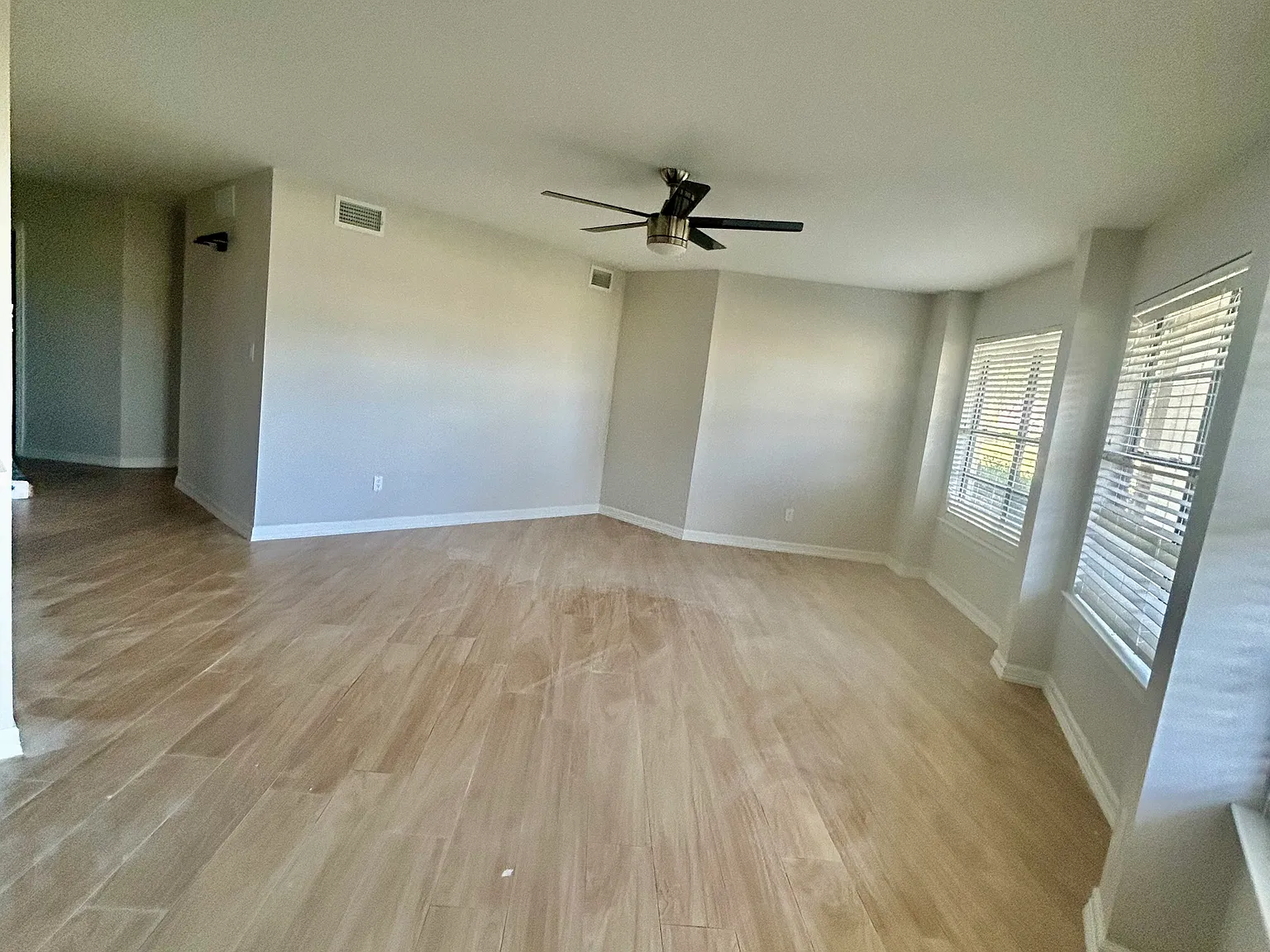 2 bed, 1114 sqft, $1,070 — Photo 4