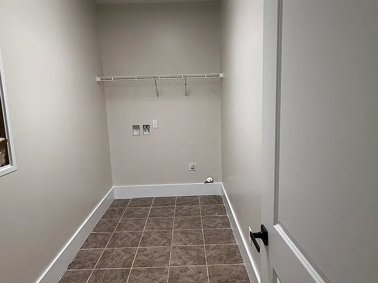 932 Windmill Rd — Photo 10