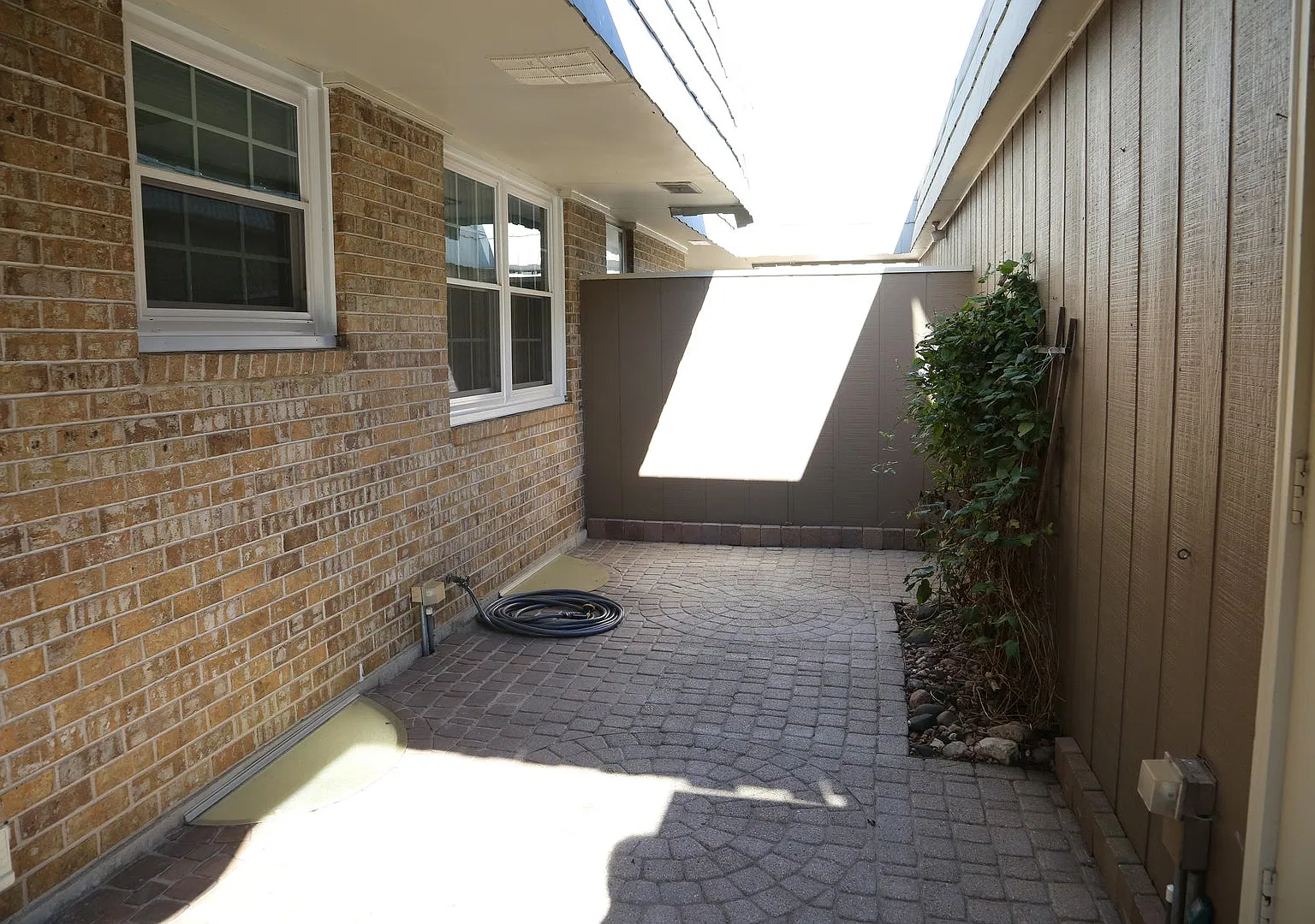 3 bed, 2.5 bath, 1680 sqft, $3,900 — Photo 2