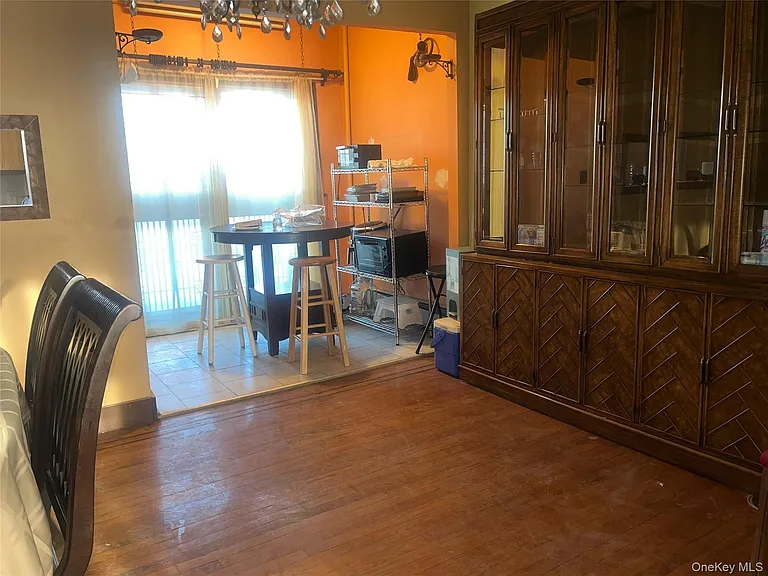 10933 Francis Lewis Blvd — Photo 4