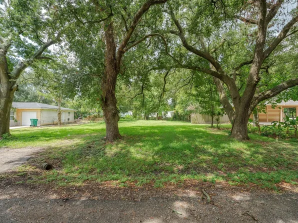 1206 Pirtle St, La Marque, TX 77568