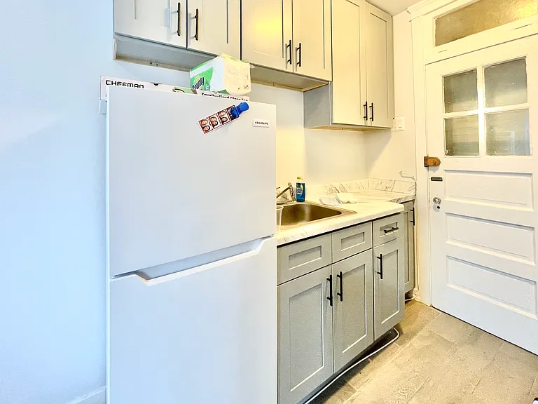 2803 W Lunt Ave #G3 — Photo 5