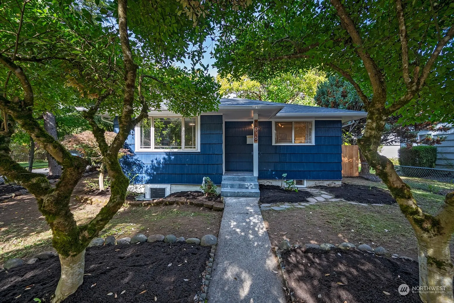 1016 San Francisco Avenue NE photo 1