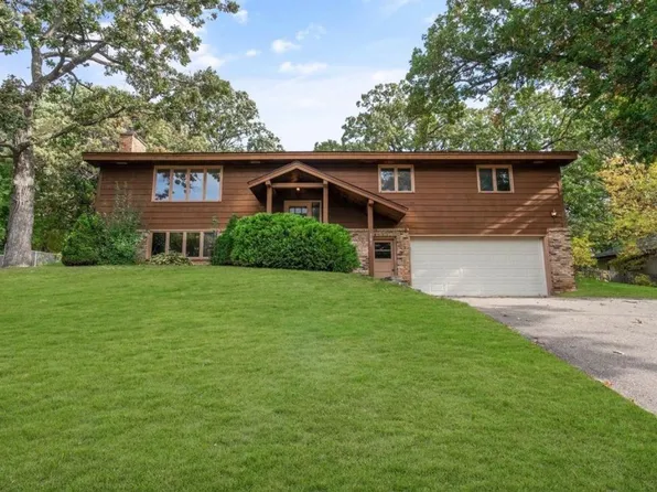 107 Belmont Rd, Apple Valley, MN 55124