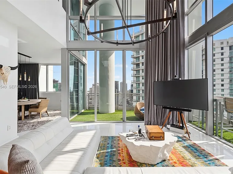 90 SW 3rd St #Penthouse 12 — Photo 3