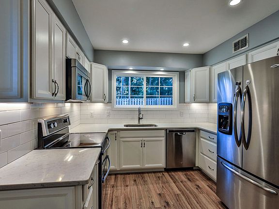 2nd image of 48 Park Pl