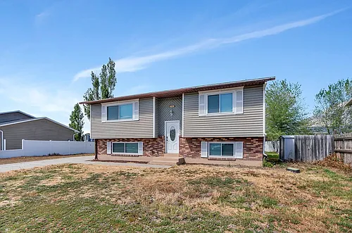 1028 W 1375 N Photo 1