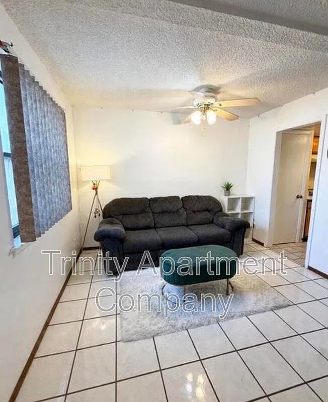 2 bed, 1.0 bath, 1020 sqft, $1,350 — Photo 2