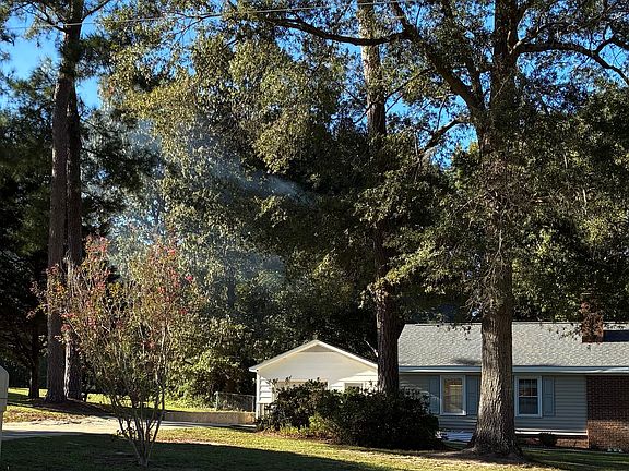 3rd image of 397 Riverbend Rd N