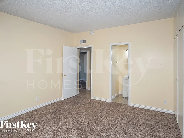 3904 El Parque Ave — Photo 10