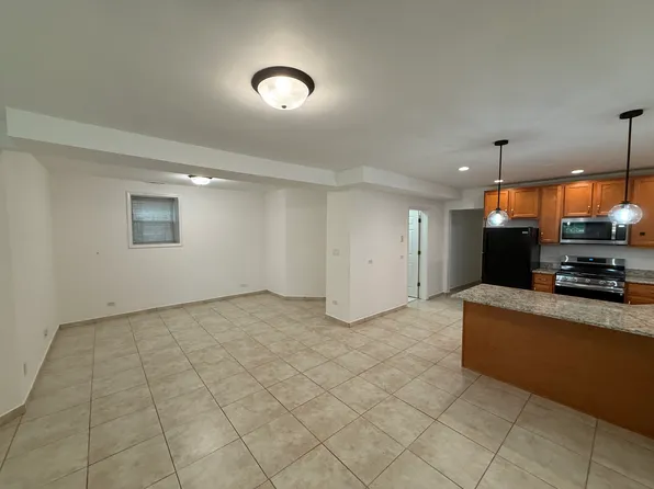 3040 W Logan Blvd #Ga, Chicago, IL 60647