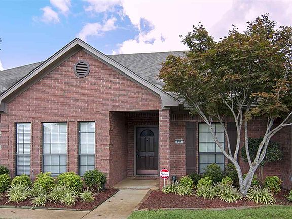 3rd image of 104 Woodbine Pl