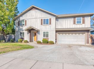 1052 SE Jerrine St, Grants Pass, OR 97527