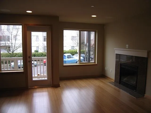 Second floor porch attached to living area (2nd floor)