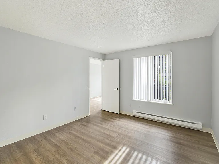 Capri Apartments — Photo 37
