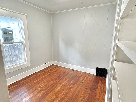 5th image of 403 N Marquette St #1