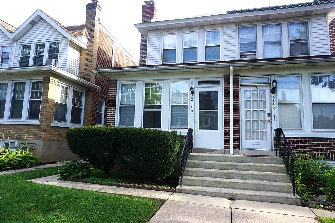 3 bed, 1.0 bath, 1536 sqft, $2,300 — Photo 2