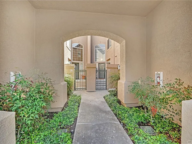 40 Promontory Park — Photo 3