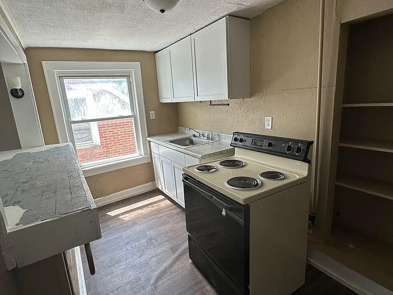 1913 Broadway St #2 — Photo 3