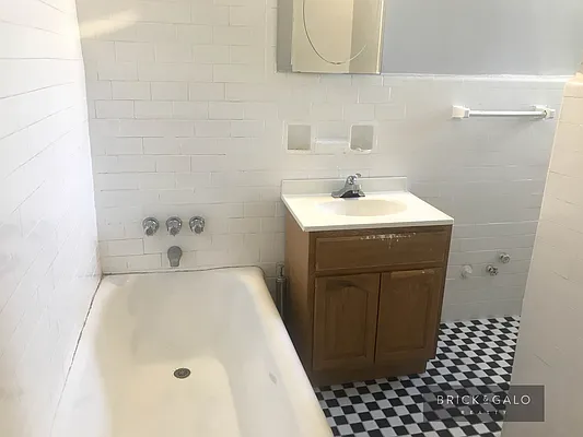 Rented by BRICK & GALO REALTY CORP | media 4