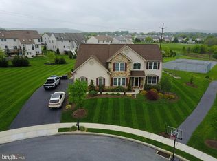 318 Valley Ct, Sinking Spring, PA 19608