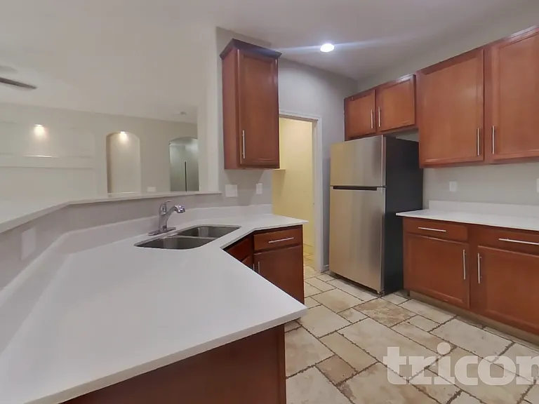 504 W Beautiful Ln — Photo 6