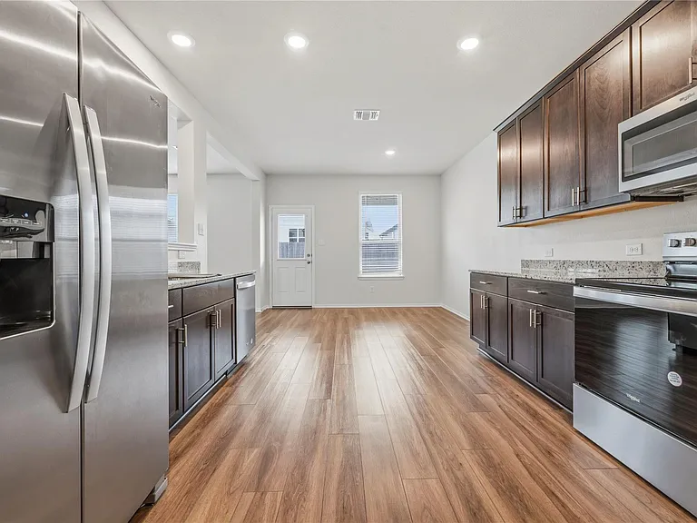 316 Stone Water Ln — Photo 10