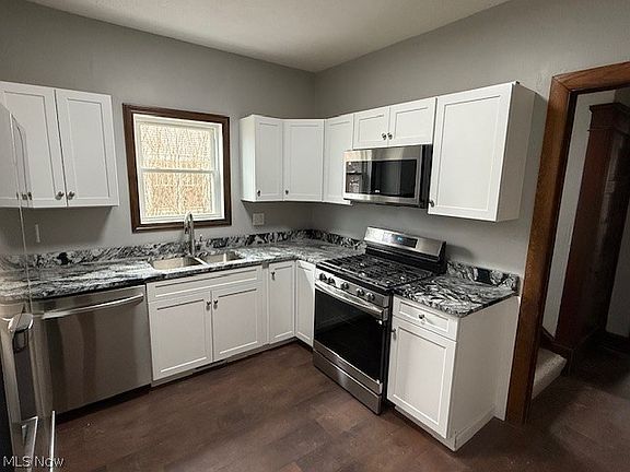 3rd image of 601 E 4th St