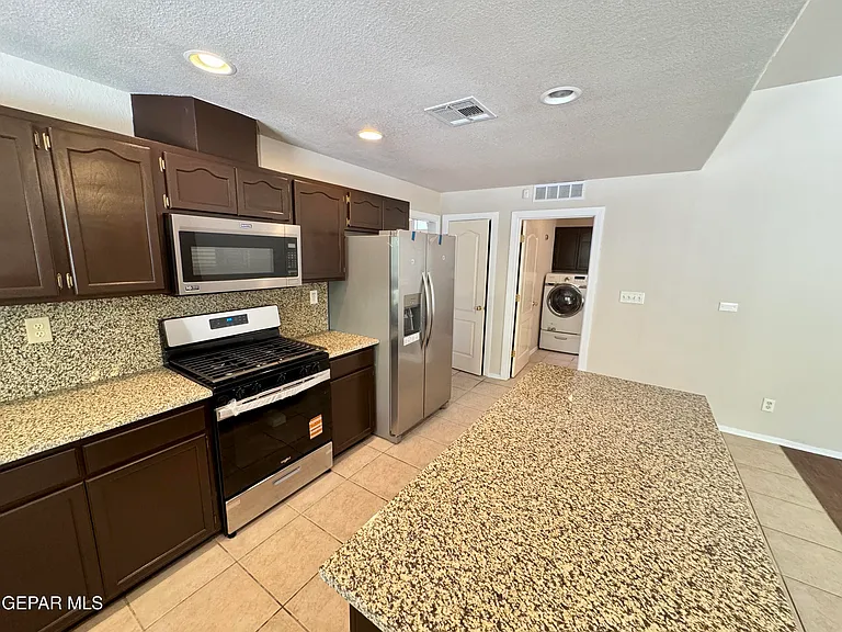 1029 Granite Trail Ct — Photo 12