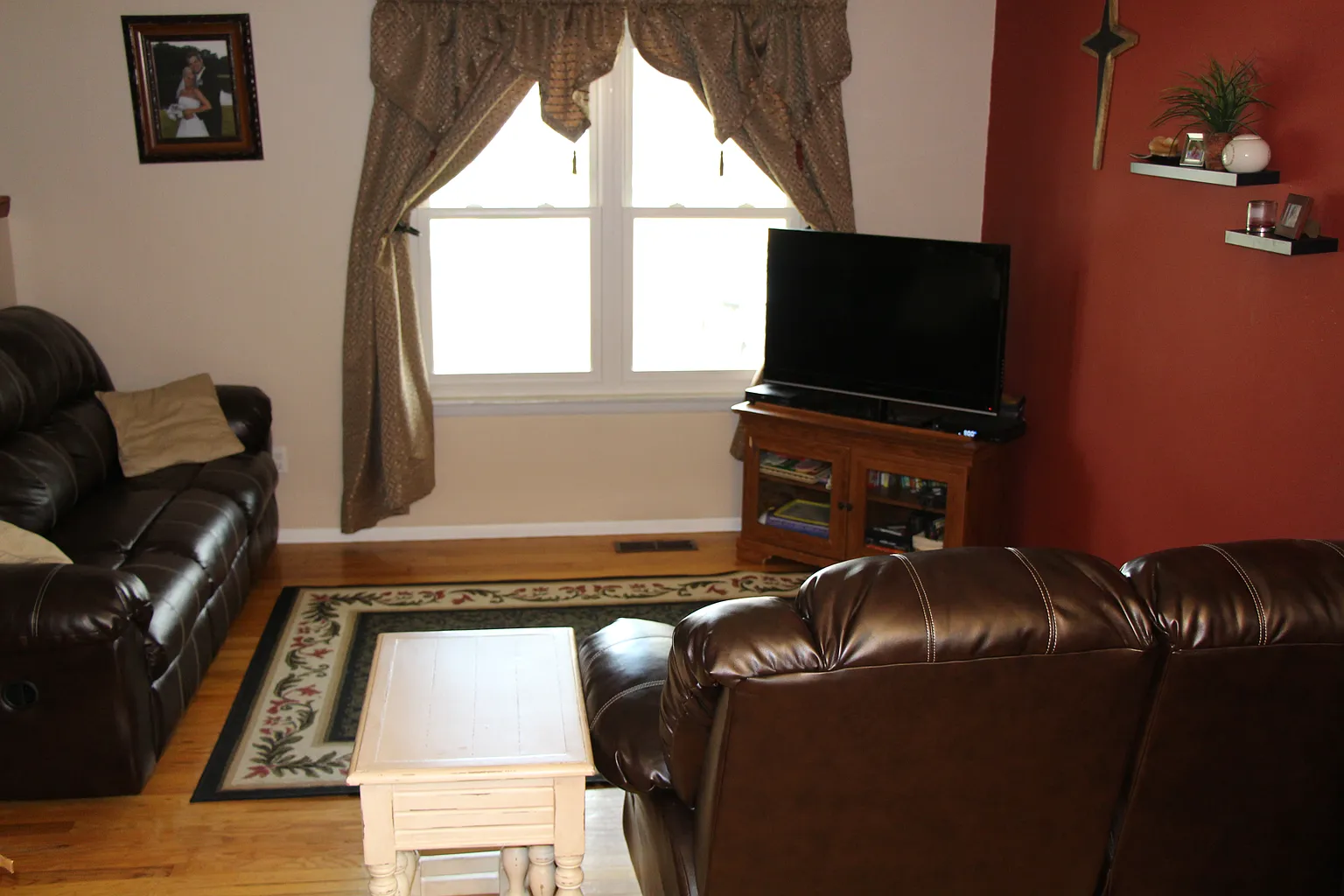 1230 Willow View Dr photo 1