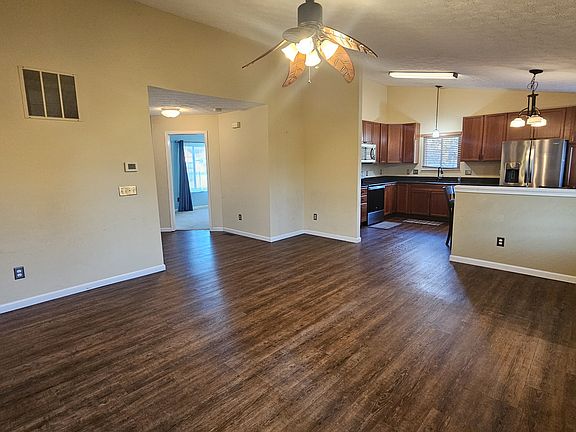 5th image of 560 Little Creek Dr