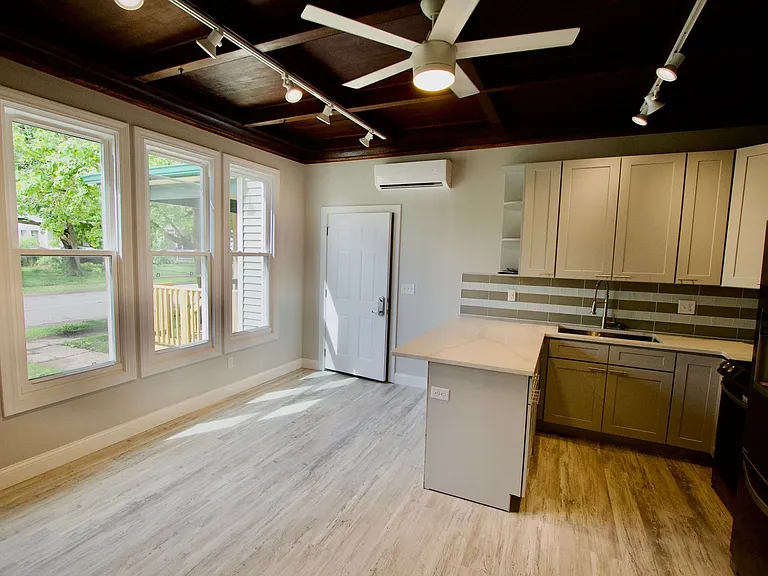 1 White Pl — Photo 5