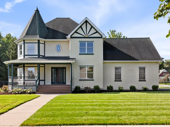 101 Nuthatch Dr, Woodstock, IL 60098