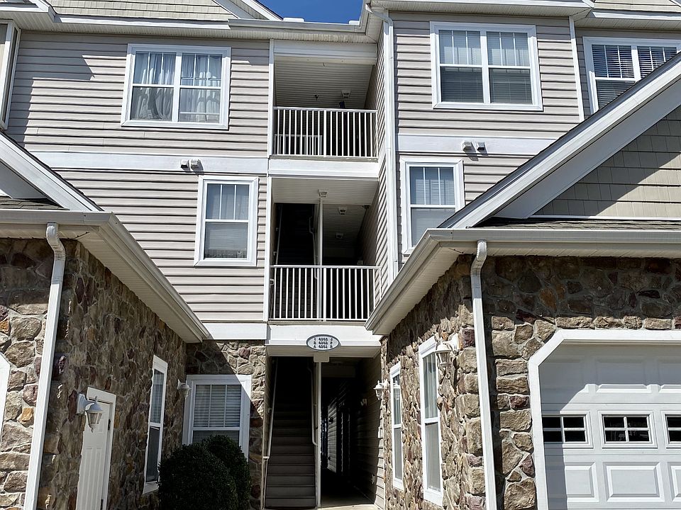 1st image of 4303L Summer Brook Way #1
