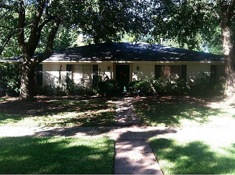 1st image of 402 Kenshire Ct