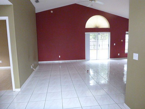 4th image of 454 Valencia Place Cir