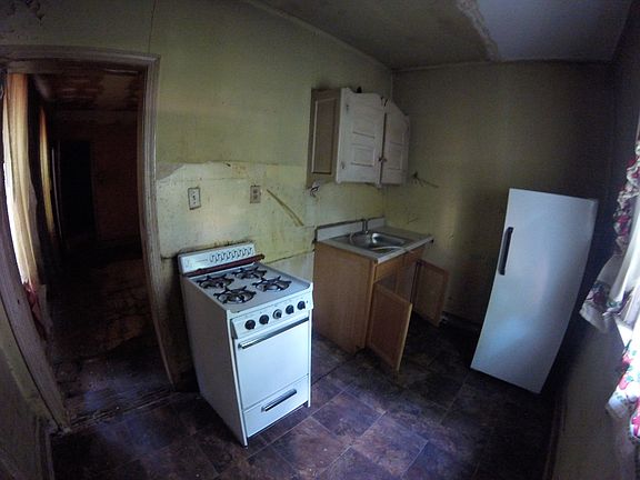 4th image of 708 N Washington St