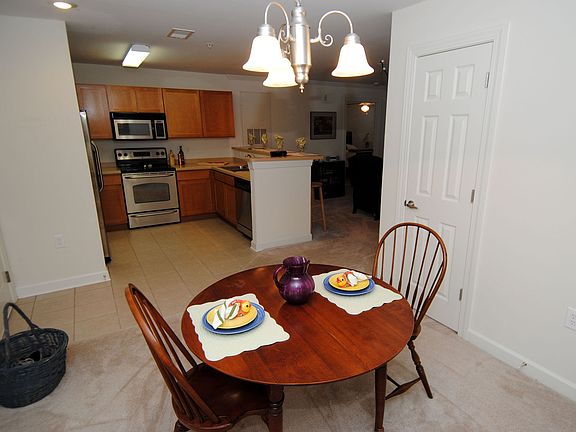 2nd image of 2808 Bloomfield Ln Unit 104