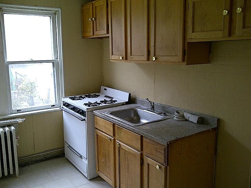 2nd image of 5200 Marlow St
