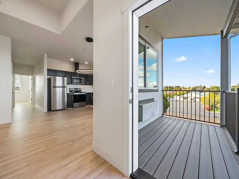 470 NW Fir Ave #201 — Photo 17