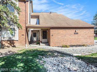 6619 Ridgefield Cir APT 205, West Bloomfield, MI 48322