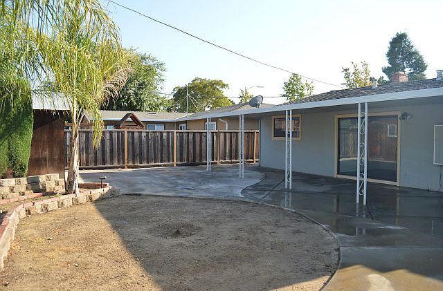 1st image of 3264 Gavota Ave