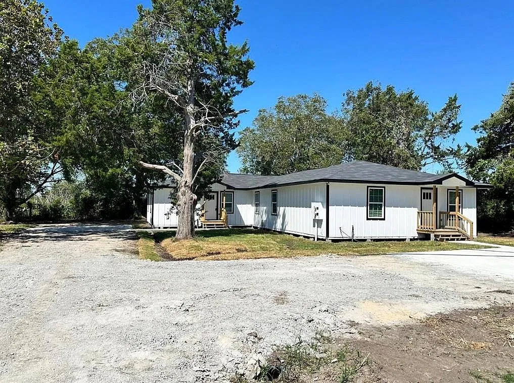 3 bed, 2.0 bath, 1300 sqft, $1,600 — Photo 2