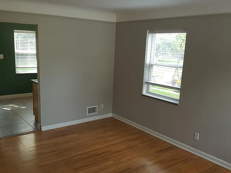 320 Parkview Dr — Photo 5