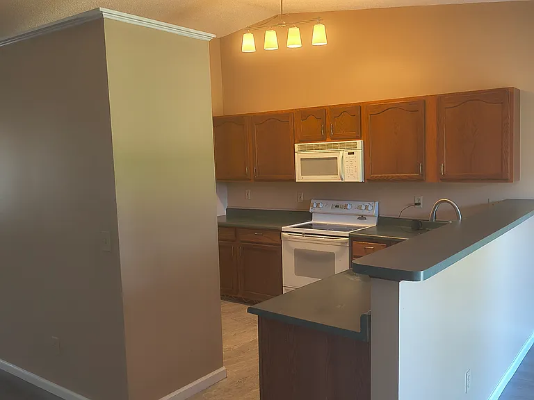 1655 E Crescentville Rd — Photo 5