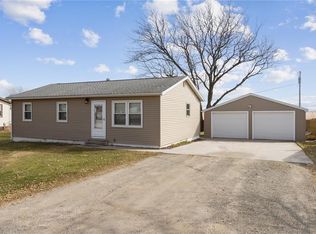 104 7th Ave, Newhall, IA 52315