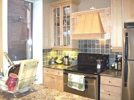 3rd image of 314 Avenue Rd #B