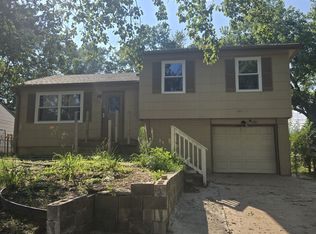 7924 NE San Rafael Dr, Kansas City, MO 64119