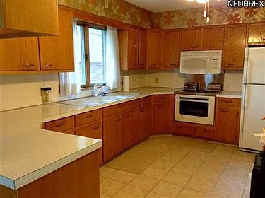 3rd image of 2032 S Plaza Dr