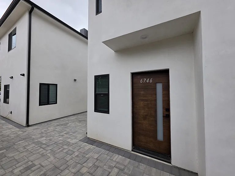 6746 Ben Ave — Photo 2